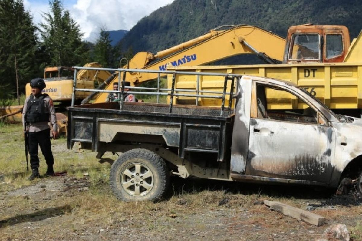 KKB bakar kamp dan kendaraan milik PT Unggul di Kabupaten Puncak