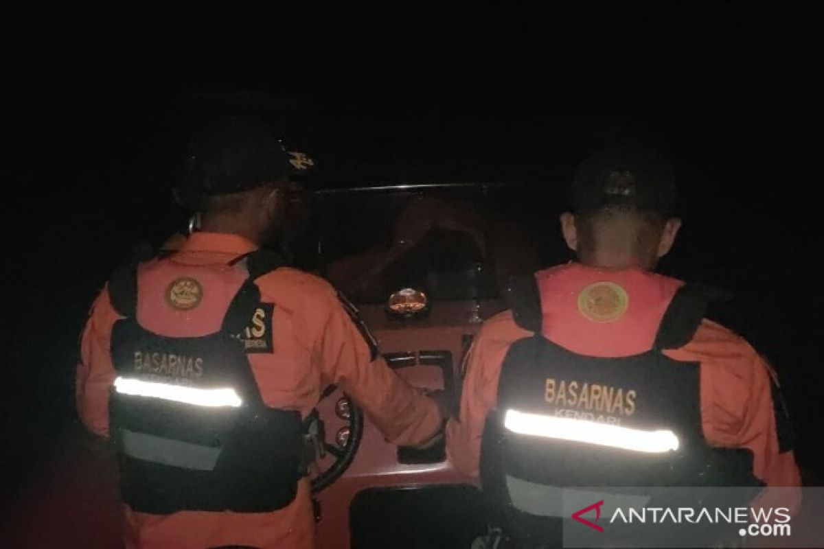 Tim SAR cari nelayan hilang dihantam ombak di perairan Wakatobi