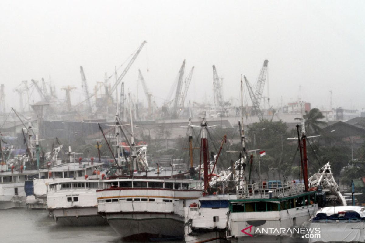 Hujan berpotensi turun di sejumlah pelabuhan Jakarta