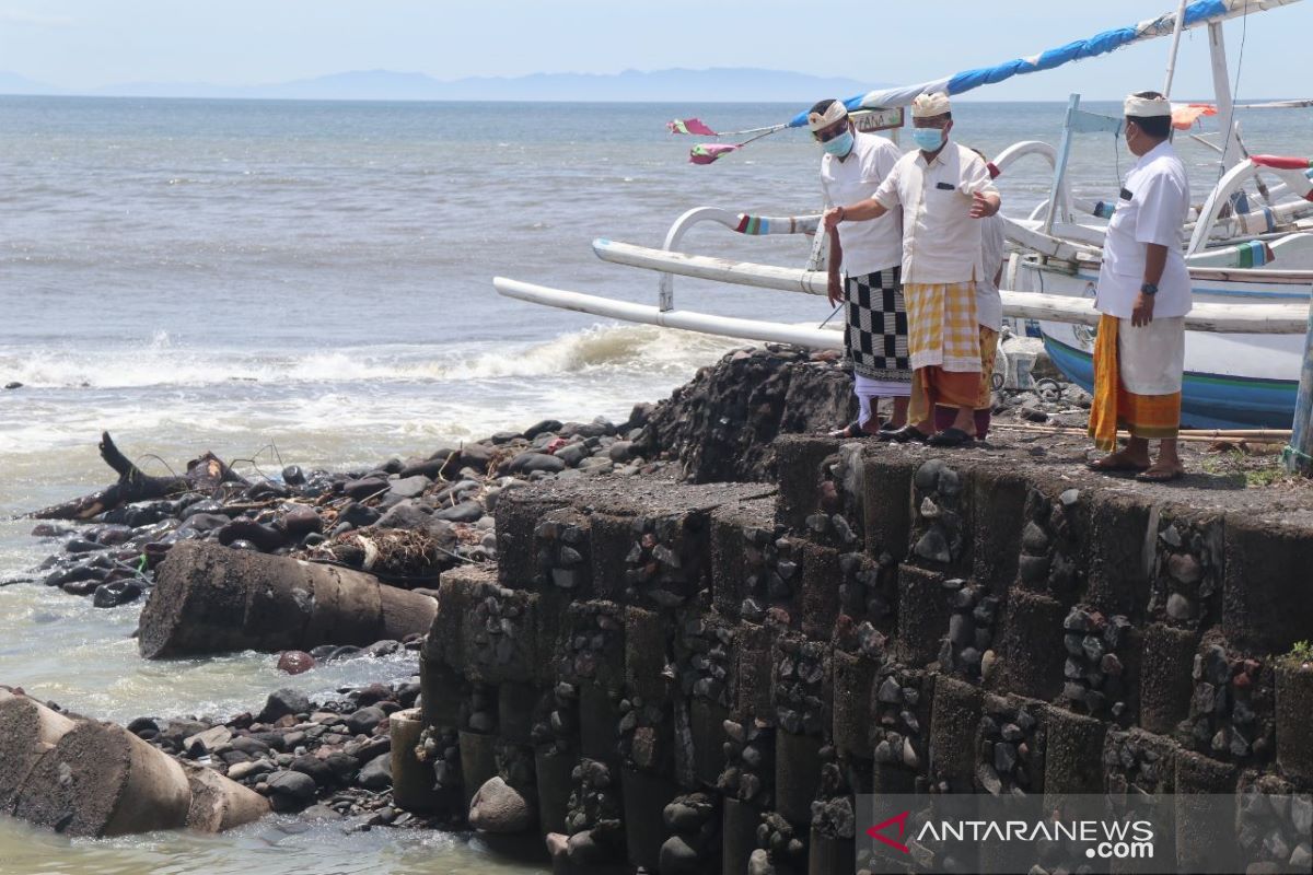 Sekda Karangasem tinjau senderan Tukad Mantri Ujung yang jebol