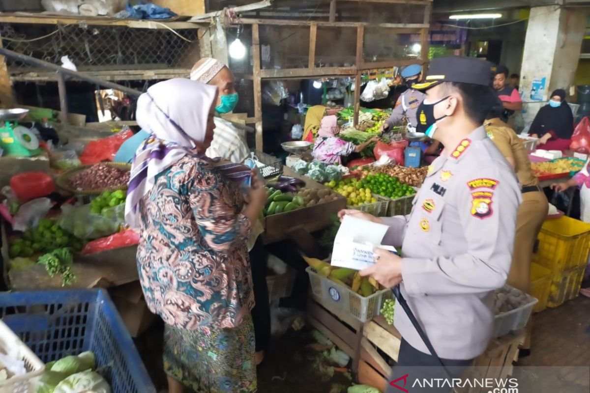 187 Bhabinkamtibmas Polres Metro Bekasi dikerahkan  jadi pelacak COVID-19