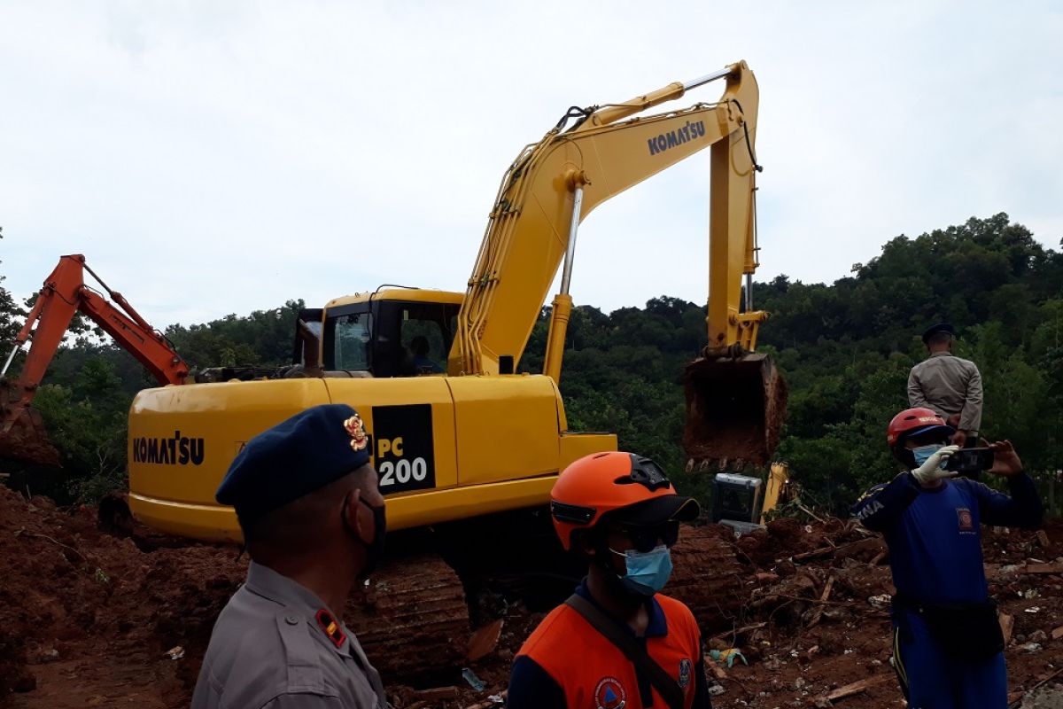 Pencarian korban longsor di Nganjuk temukan 12 orang