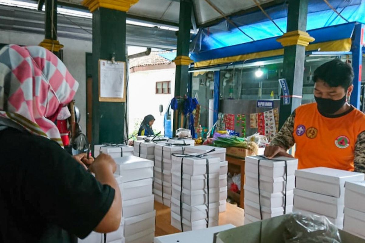 Pemenuhan logistik warga Kota Yogyakarta isolasi melalui Gandeng Gendong