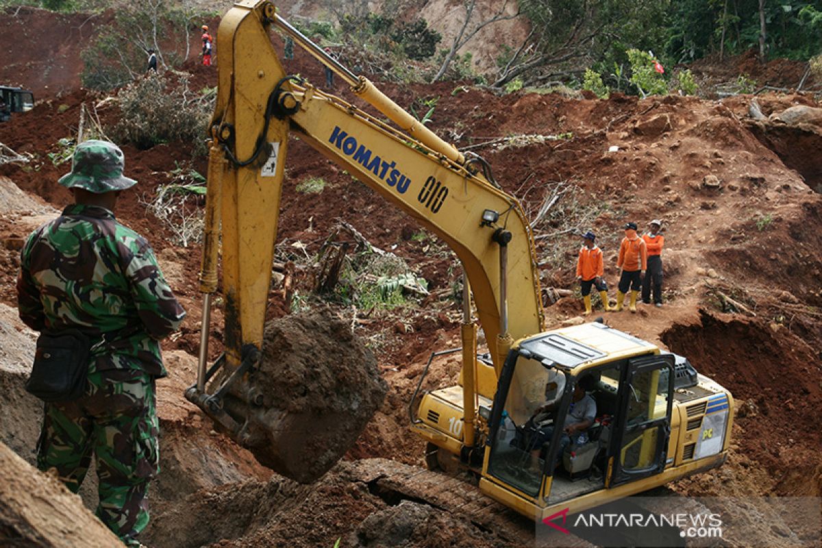 Empat korban tanah longsor yang hilang di Nganjuk telah ditemukan