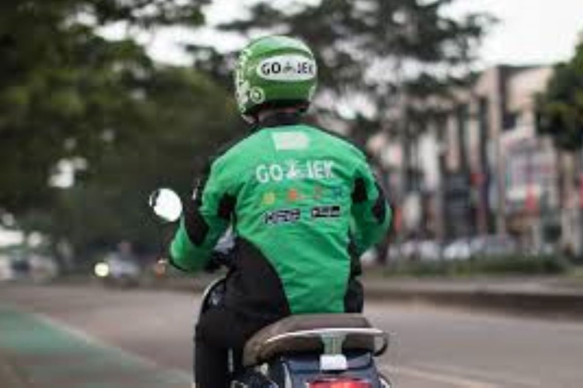 Pengemudi Gojek Bali imbau saling jaga atributnya