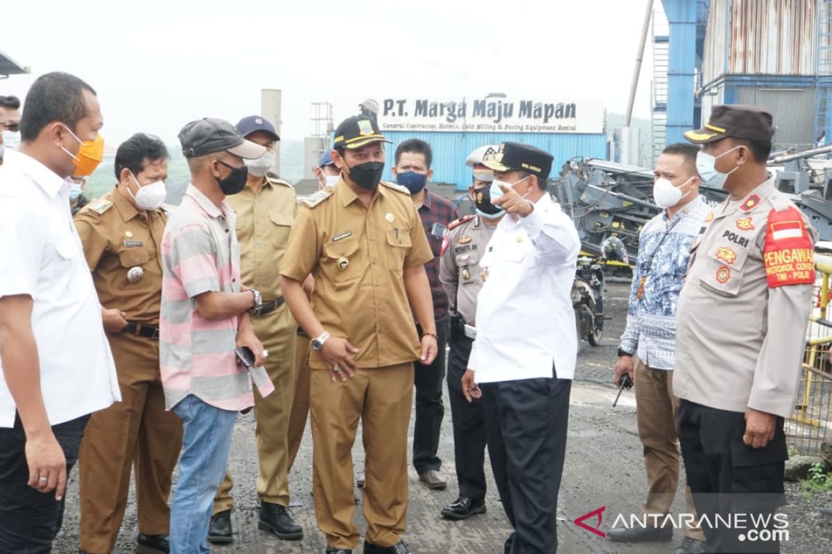 Pemprov Jabar perbaiki Jalan Cikarang-Cibarusah sepanjang 21 kilometer (video)