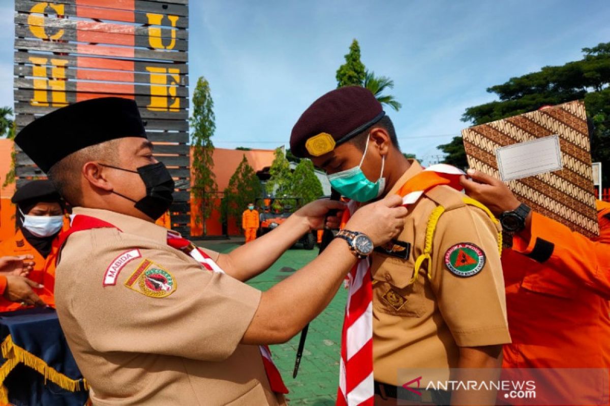 Basarnas Kendari latih Pramuka cara pertolongan korban saat bencana