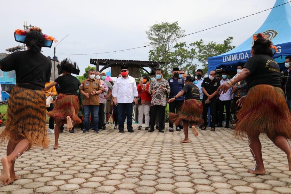 Ketua DPD: Tingkatkan kesejahteraan guru honorer dengan APBD