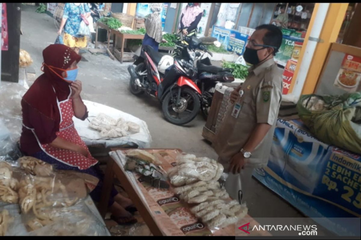 Dinas Perdagangan Bantul perketat prokes di pasar rakyat melalui Satgas COVID-19