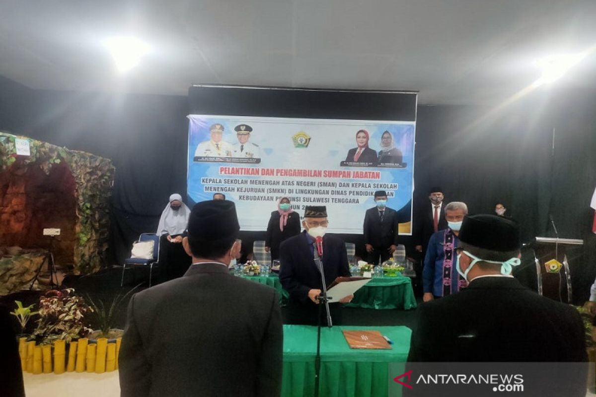 Dikbud Sultra sebut kepala sekolah harus mampu rangkul semua komponen