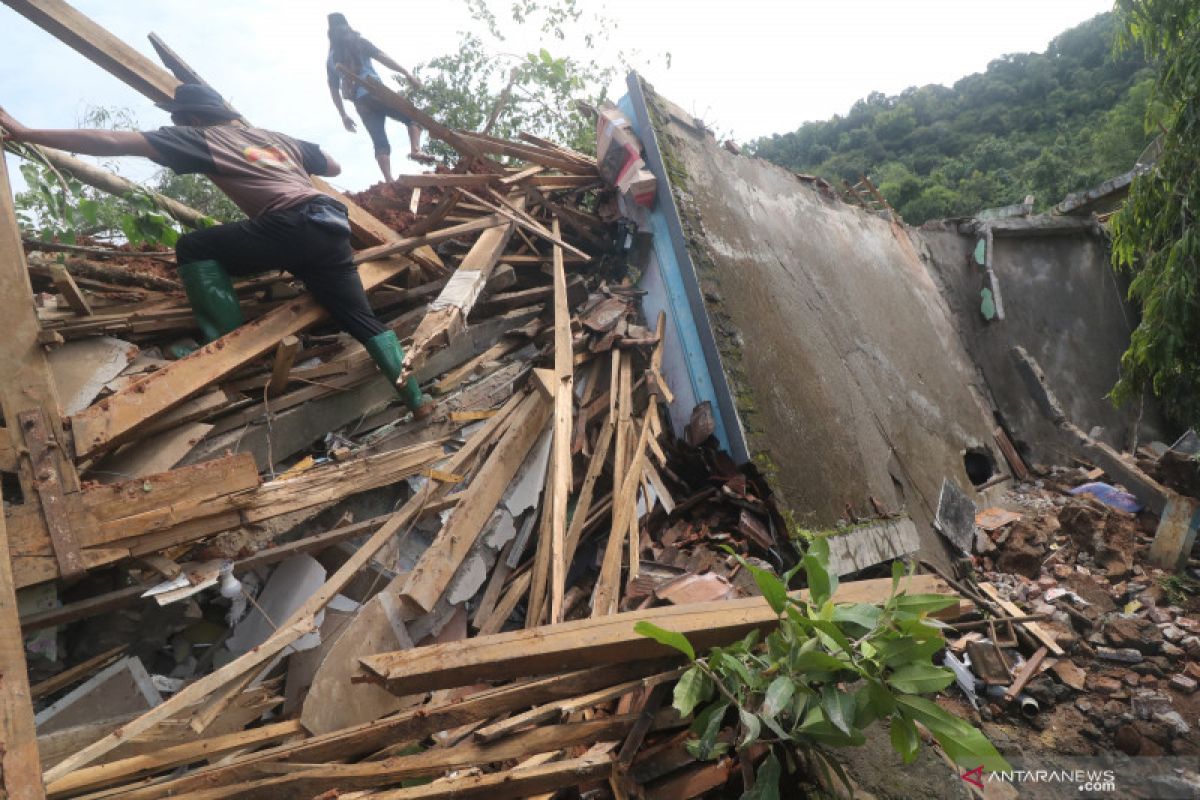 BPBD:  Empat dari korban longsor yang hilang di Nganjuk ditemukan