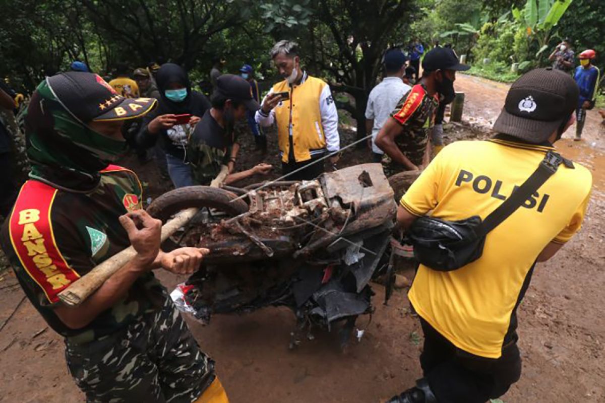 Sekitar 23 orang di Nganjuk belum ditemukan setelah tanah longsor