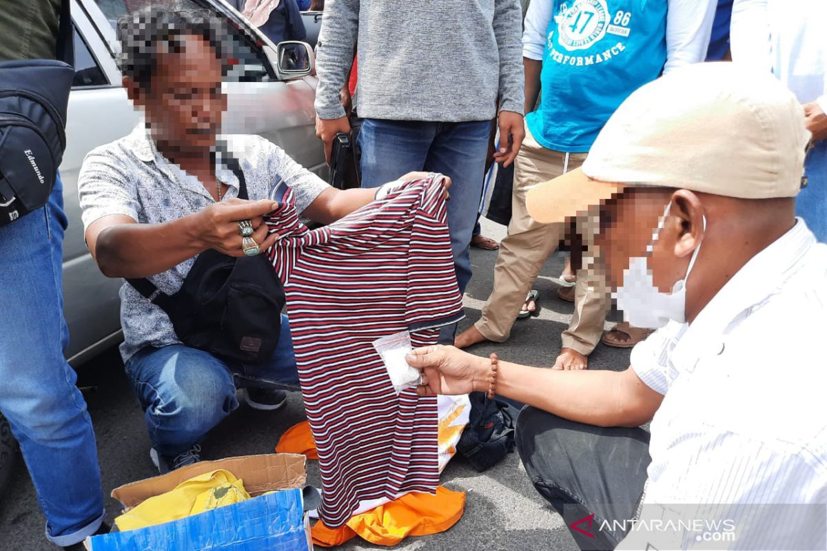 Pemilik poketan sabu dan dua senjata api di Sumbawa ternyata pecatan polisi