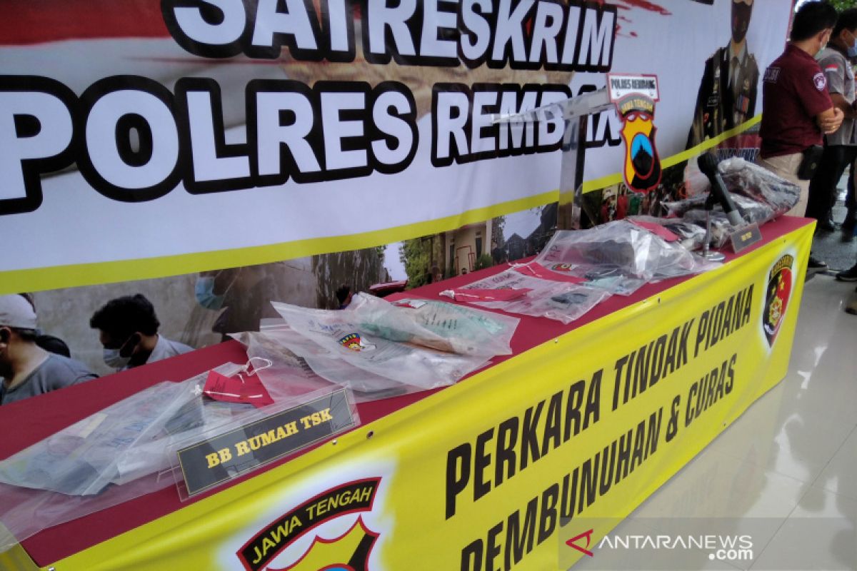 Tersangka pembunuh keluarga di Rembang masih bungkam