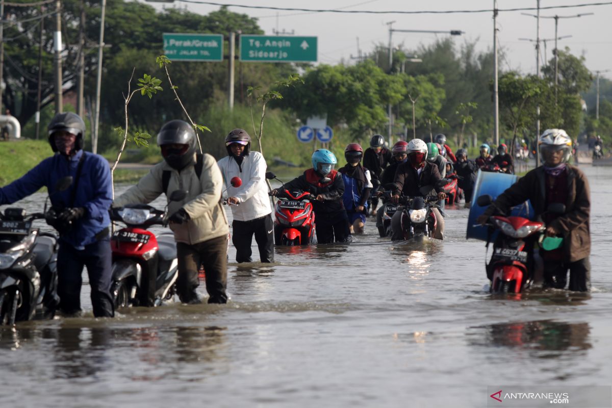 Jalan Raya Porong Sidoarjo ditutup selama tiga hari untuk pengeringan