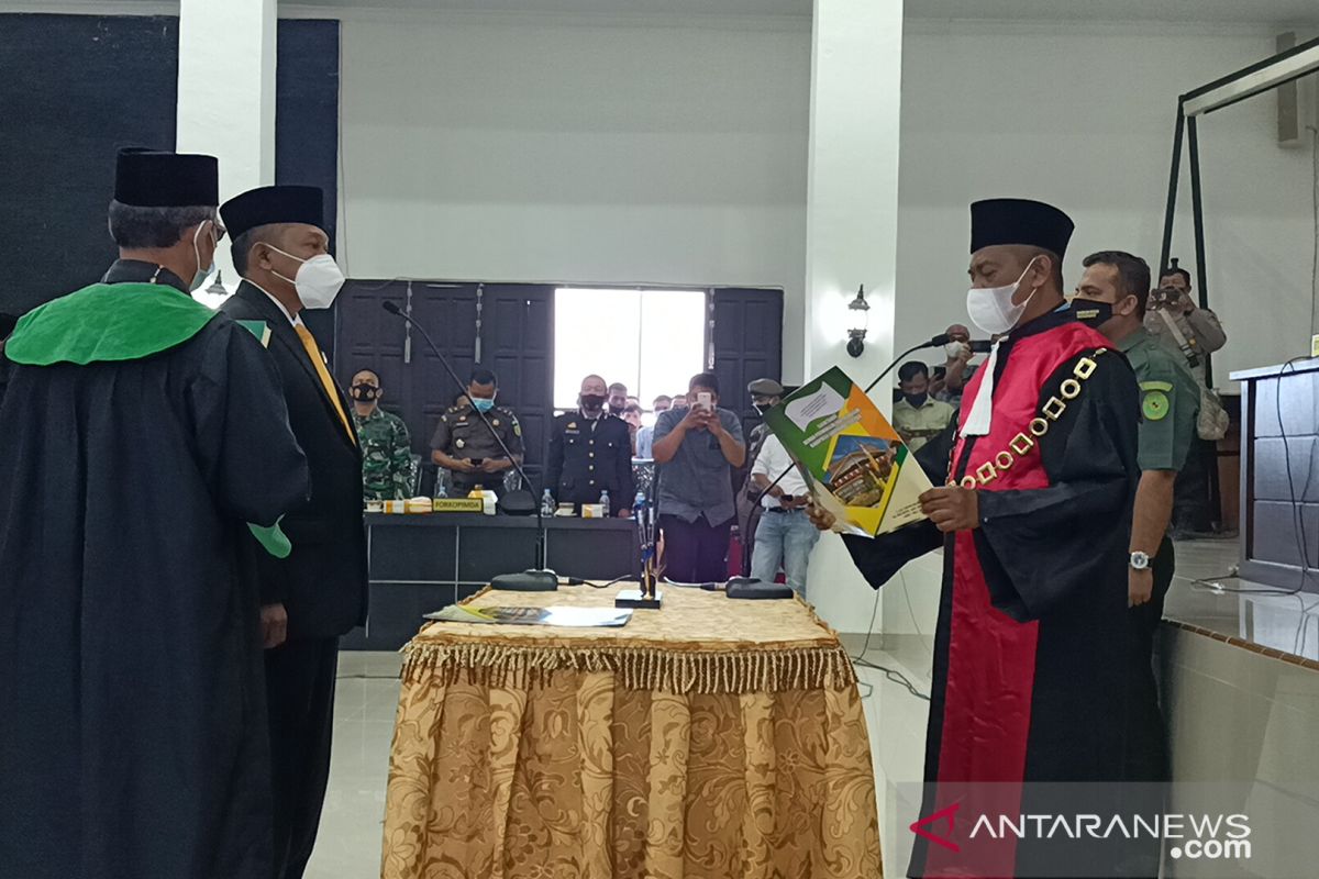 Indra Simatupang dilantik jadi Ketua DPRD Labura