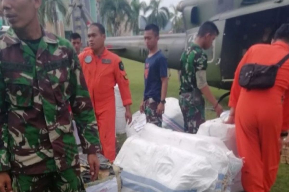 Kodim 1418 Mamuju salurkan bantuan kebutuhan bayi dengan helikopter