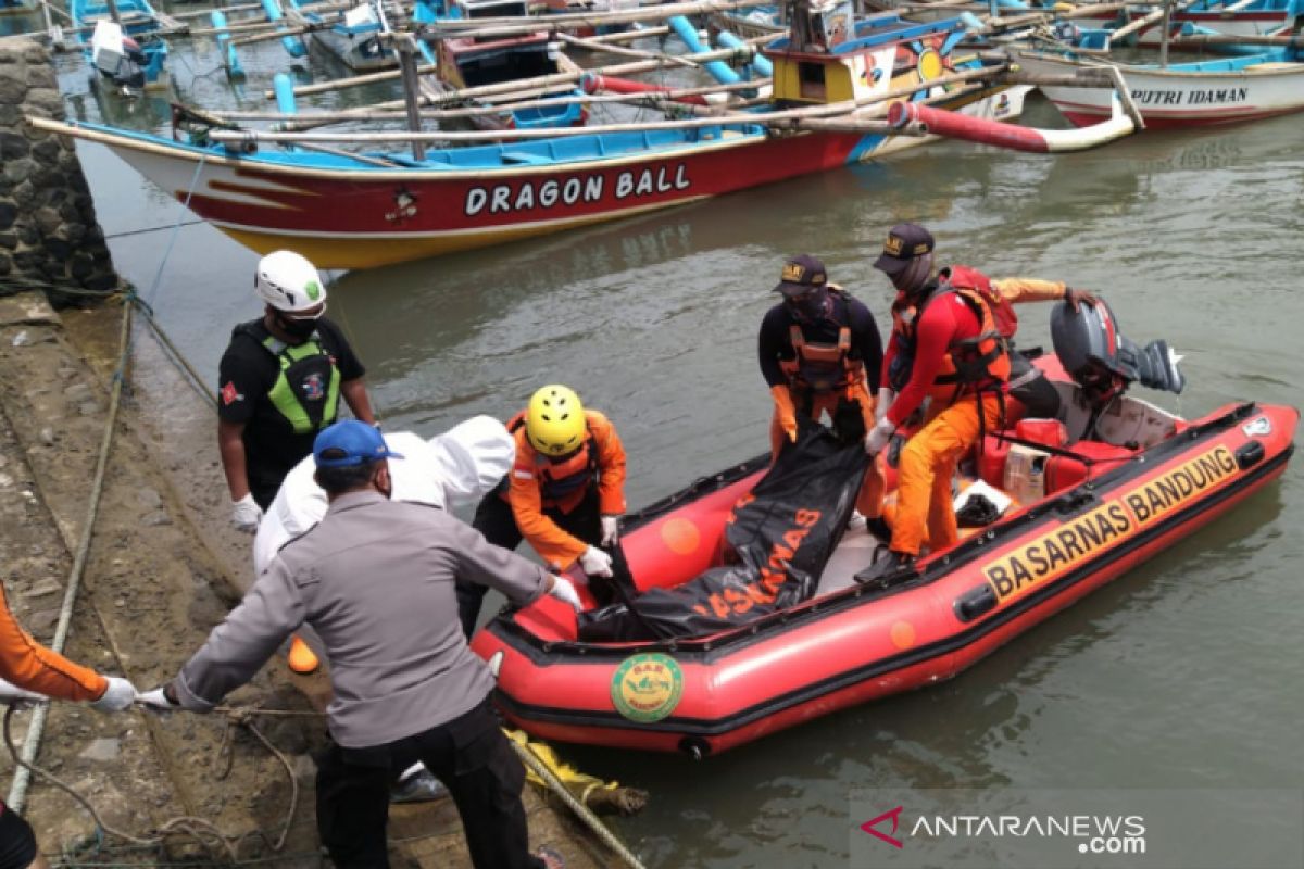 Petugas temukan mahasiswa yang hilang di Pantai Cikaso Garut