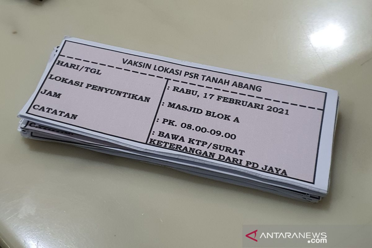 Pengelola Pasar Tanah Abang gunakan kupon cegah kerumunan vaksinasi