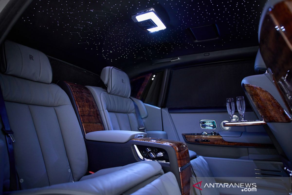 Rolls-Royce edisi Koa Phantom" gunakan interior  kayu langka asal Hawaii