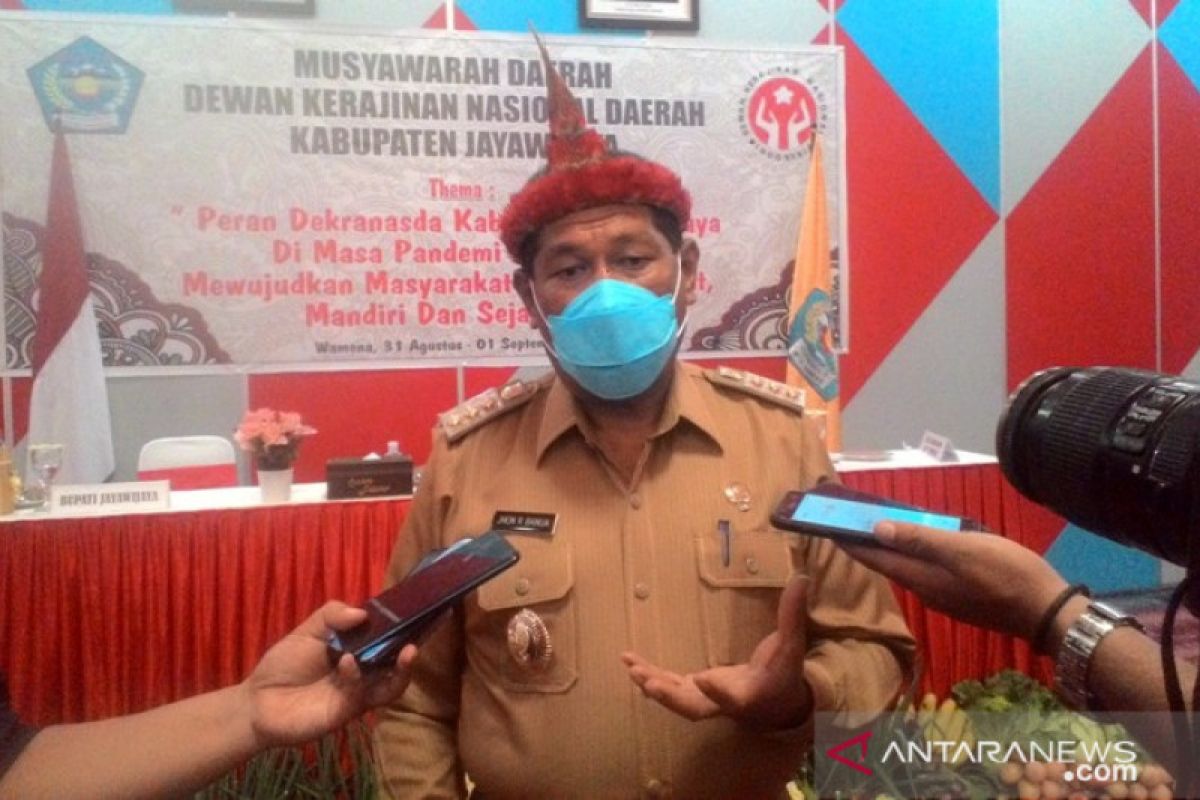 Pemkab Jayawijaya terus menepis isu menakutkan vaksinasi COVID-19