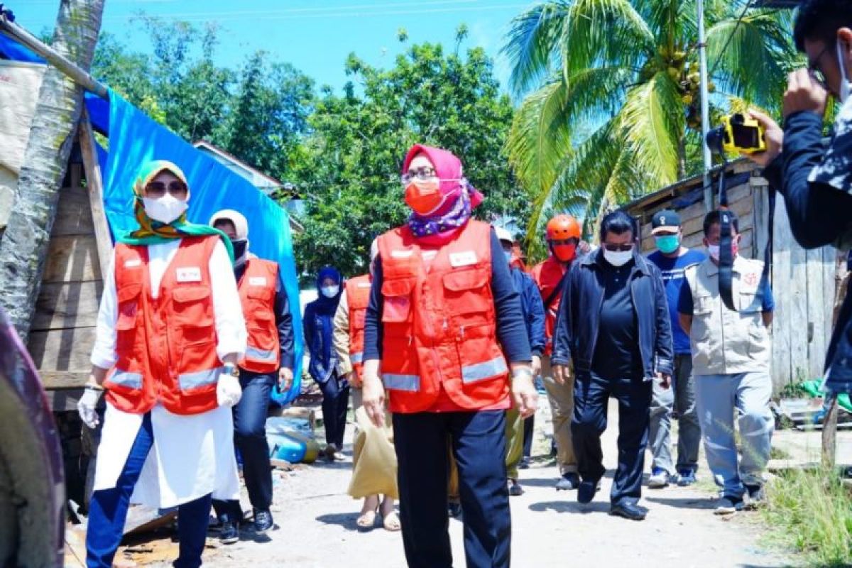 PMI Sulbar serahkan bantuan kebutuhan pengungsi korban gempa