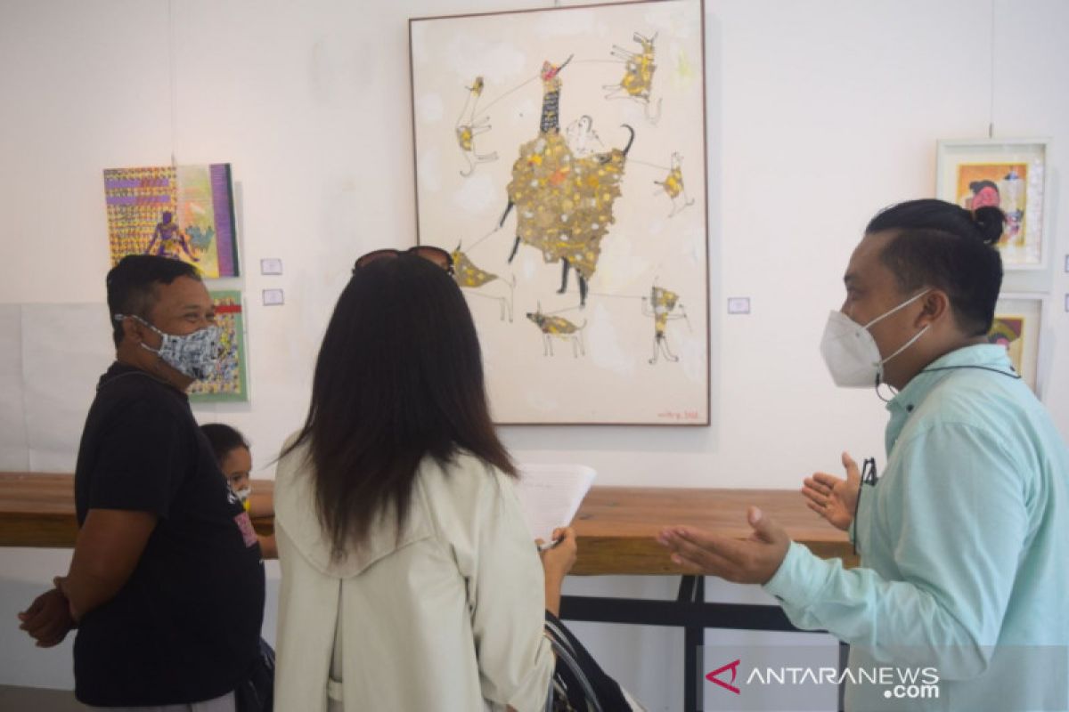 Puluhan pelukis gelar pameran bertajuk "Move On" di Ubud Bali