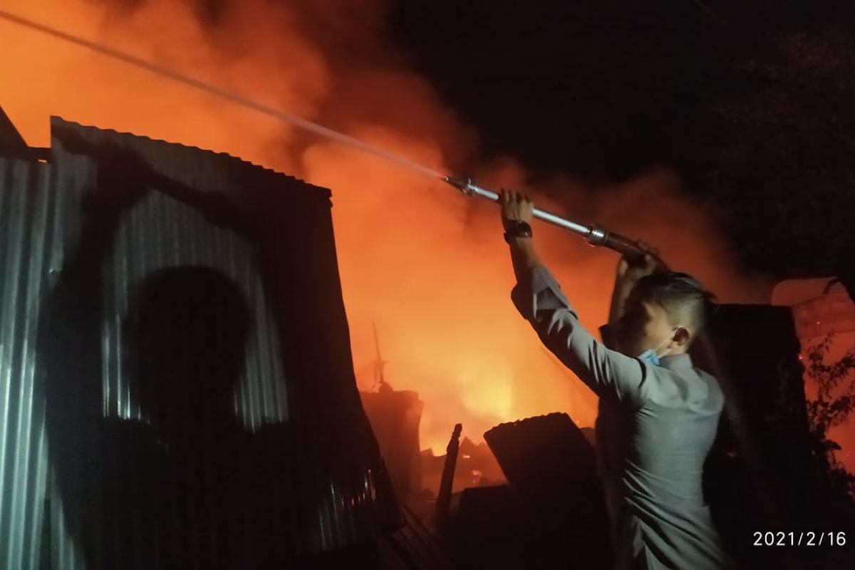 Kepolisian selidiki kebakaran Pasar Perum Paniki Manado