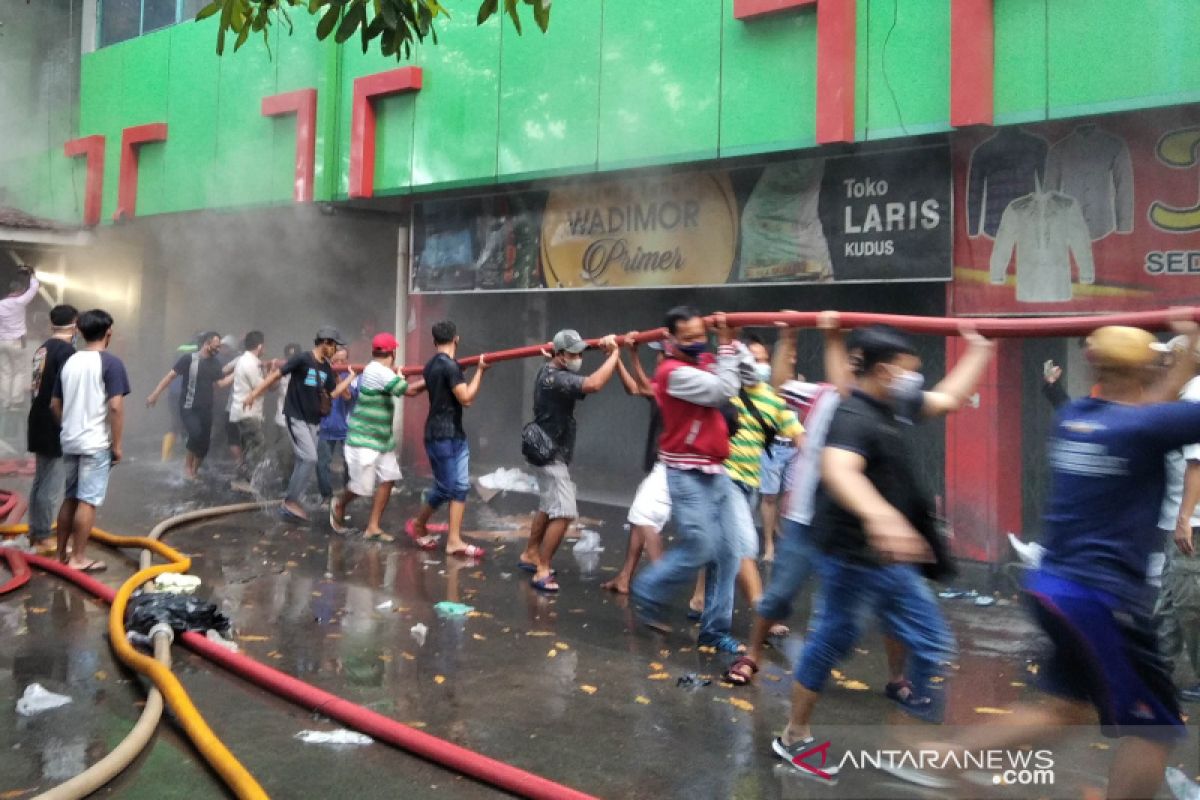 Kebakaran di Pasar Kliwon Kudus diduga akibat  korsleting listrik