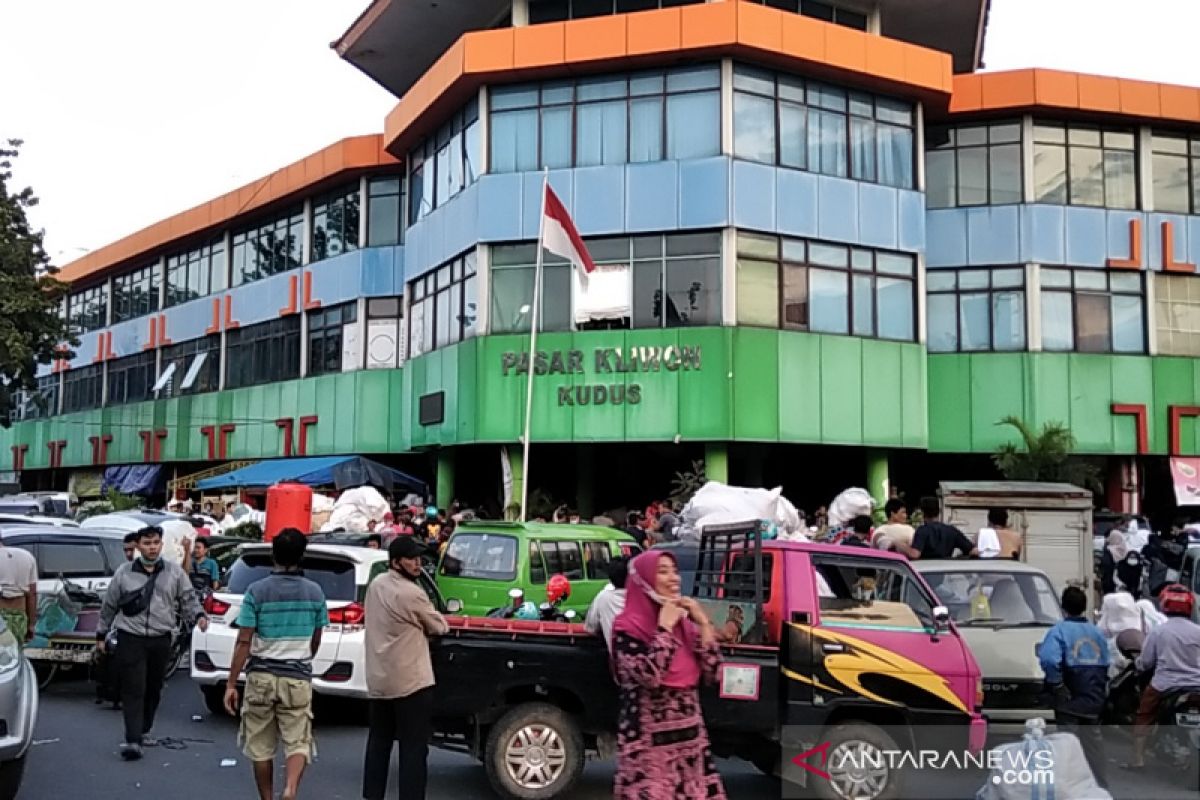 Tim Damkar berhasil padamkan Pasar Kliwon Kudus