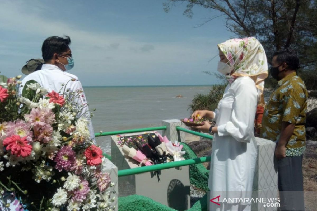 Warga peringati tragedi Perang Dunia II di Pantai Radji