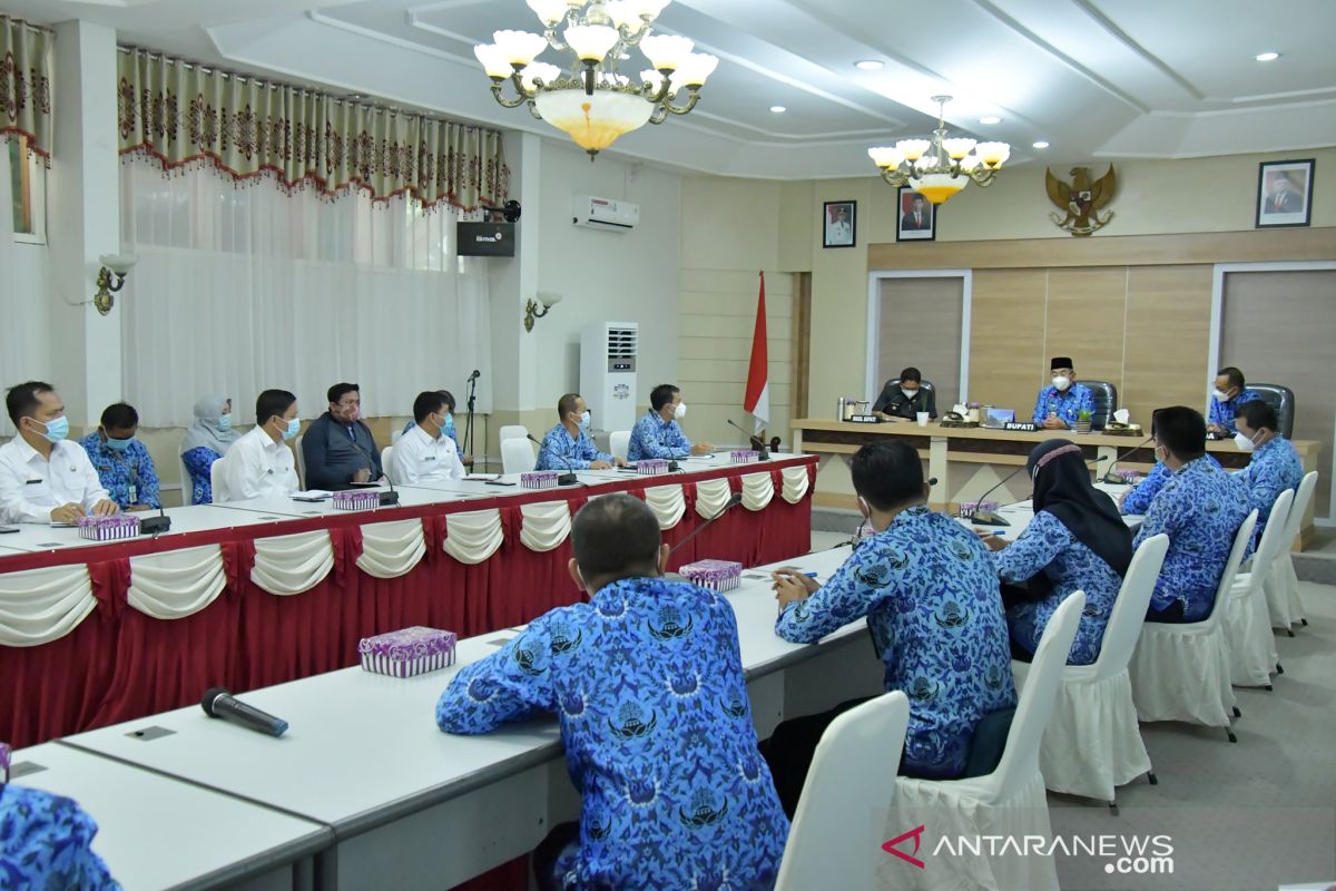 Mantapkan pelaksanaan tugas, Bupati HSS rapat bersama para camat