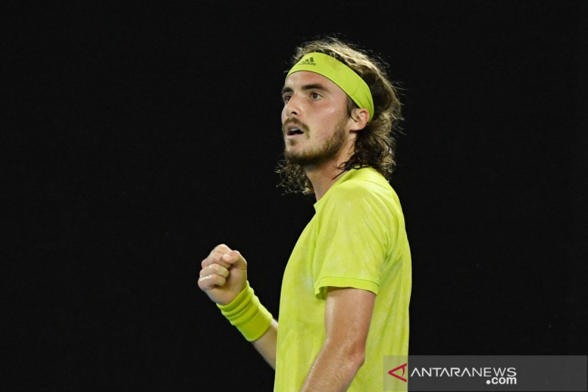 Tsitsipas lolos dari tekanan di babak kedua Rotterdam