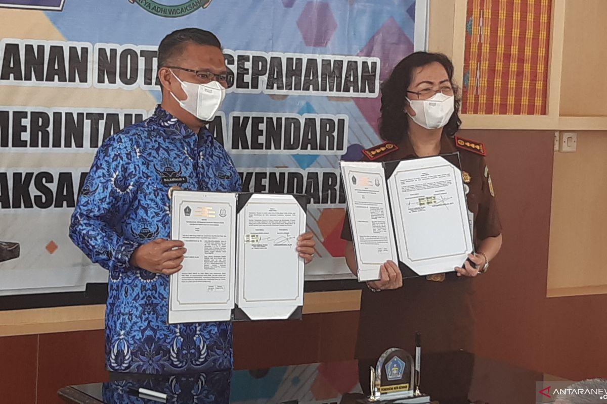 Pemkot-Kajari Kendari teken kerja sama di bidang hukum