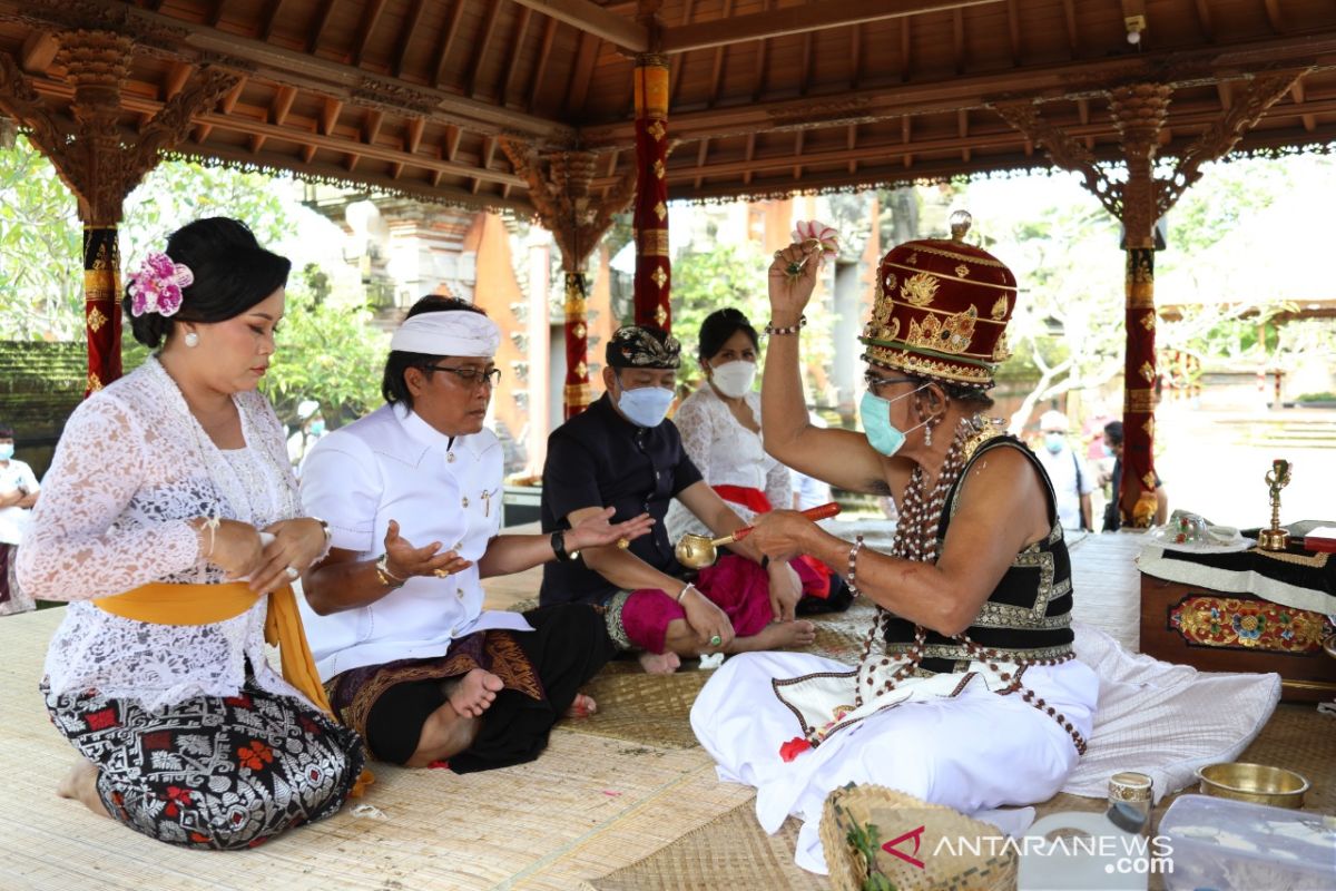 Pasangan Bupati-Wabup Badung terpilih ikuti ritual upacara Mejaya-Jaya