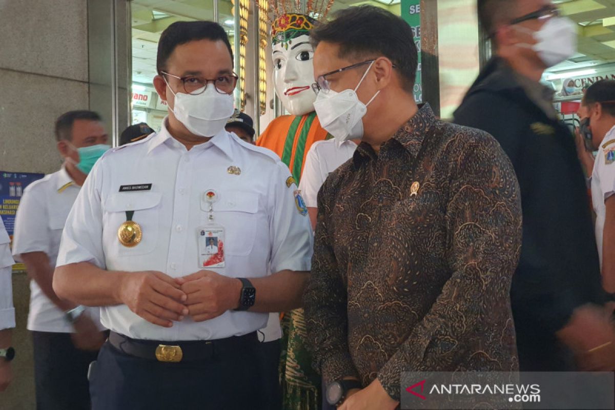 Gubernur DKI Anies: Vaksinasi di Pasar Tanah Abang jadi percontohan pasar lainnya