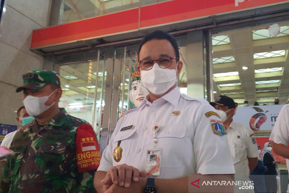 Anies: Tahap awal vaksin bagi pedagang pasar bersifat penawaran