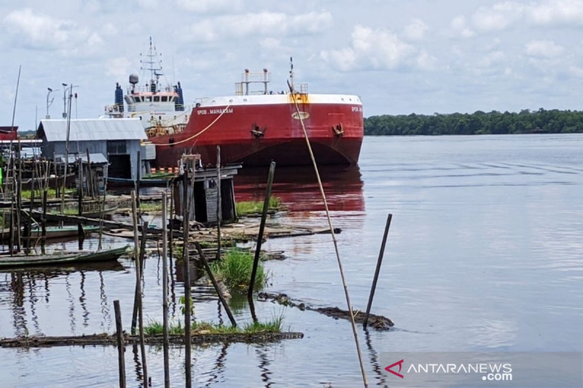 Ini tindakan KSOP Sampit terkait insiden BBM tumpah di Sungai Mentaya