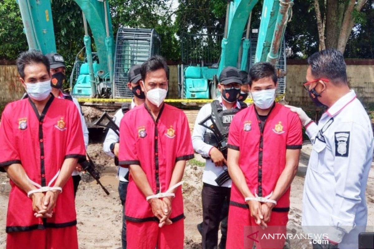 Polisi tangkap tiga penambang emas ilegal bersenpi di Kapuas