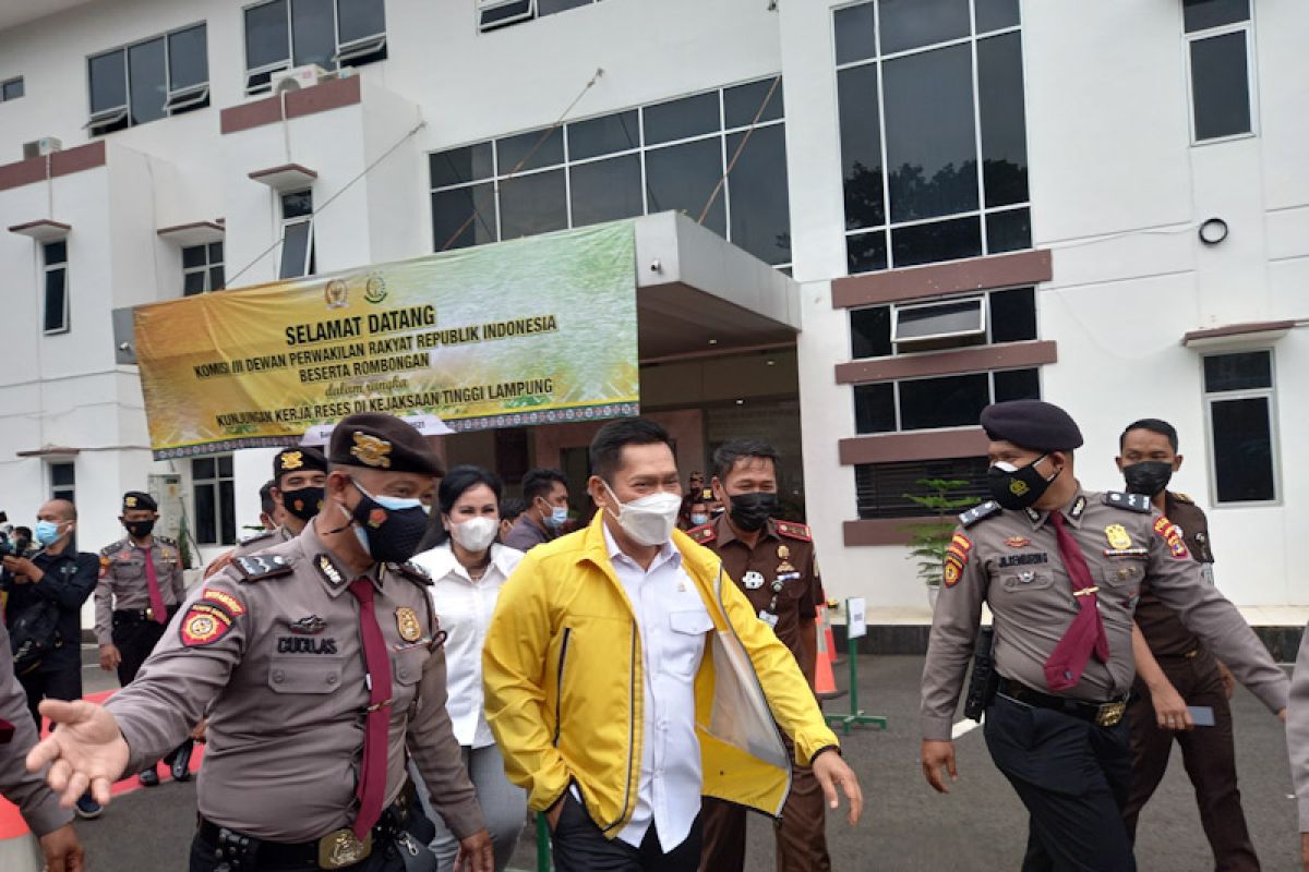 Komisi III DPR minta Kejati Lampung sikat pelaku penyelewengan Bansos