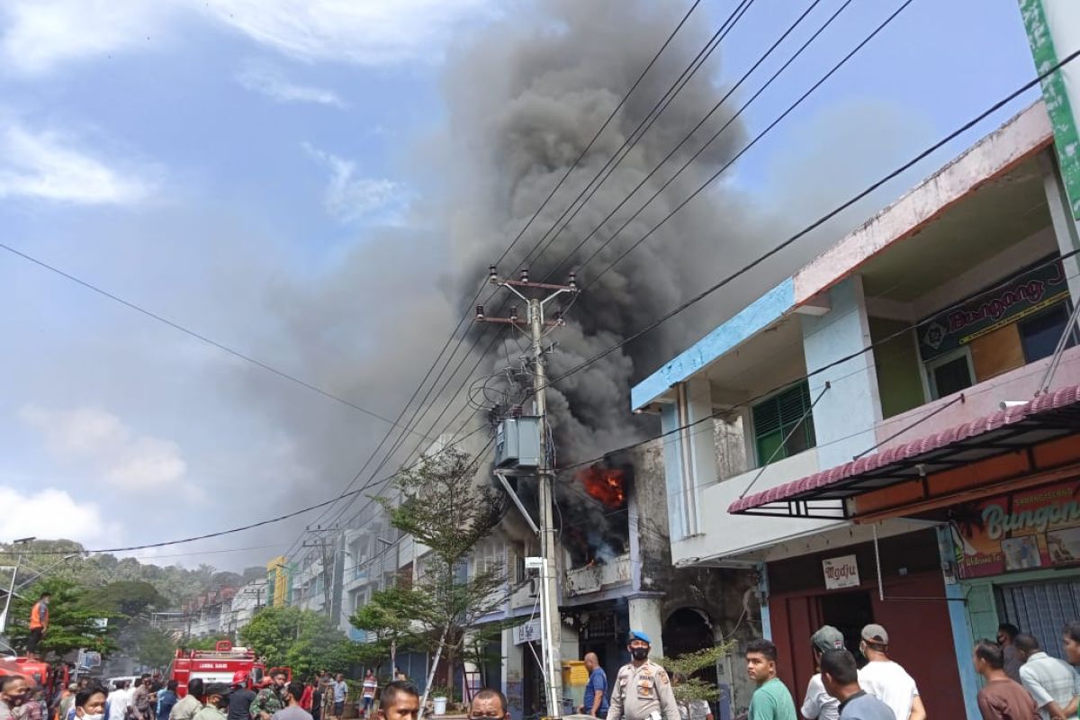 Tiga unit toko di kota wisata Sabang hangus terbakar