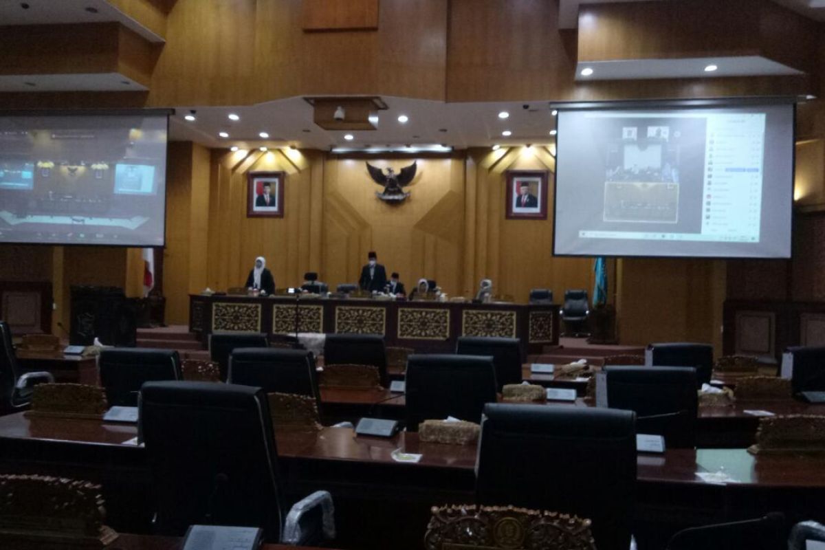DPRD Surabaya gelar rapat paripurna usulan pemberhentian wali kota 2016-2021