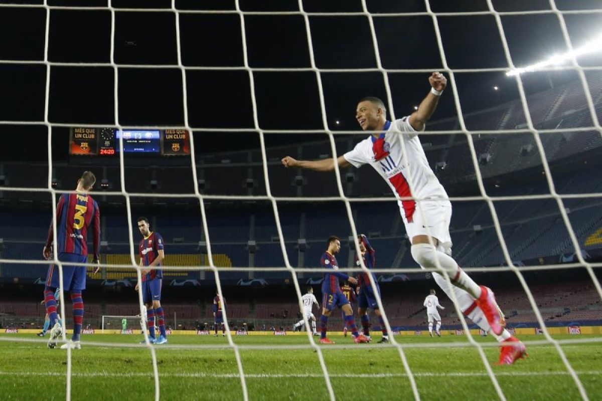 Kylian Mbappe cetak "hattrick" ketika PSG bungkam Barcelona 4-1