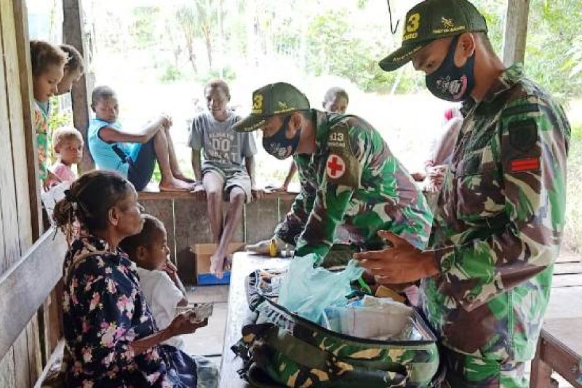 Satgas Yonif MR 413 Kostrad berikan layanan kesehatan warga di perbatasan