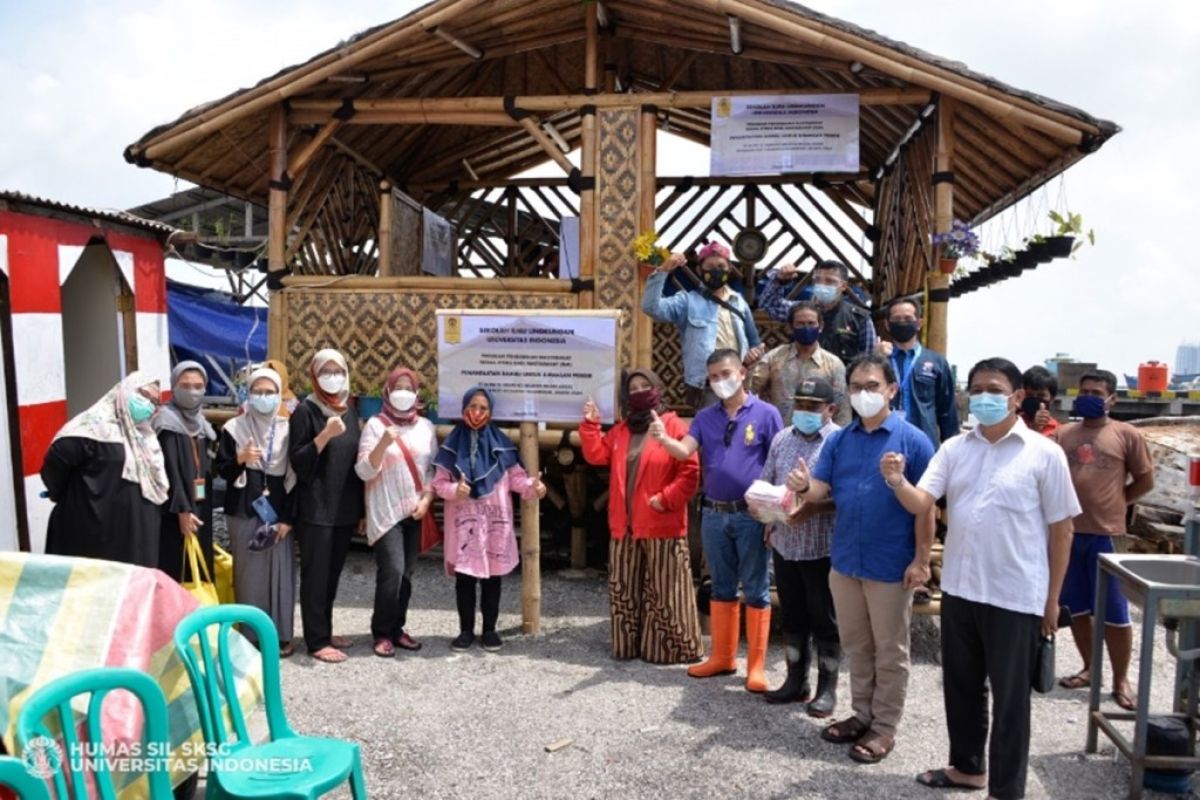 Sekolah Ilmu Lingkungan UI bangun Balai Bambu di Kampung Nelayan Muara Angke