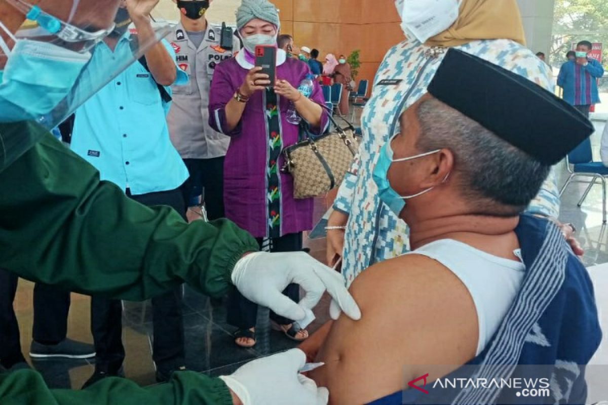Sebanyak 13.364 nakes di Sulawesi Tenggara telah disuntik vaksin COVID-19