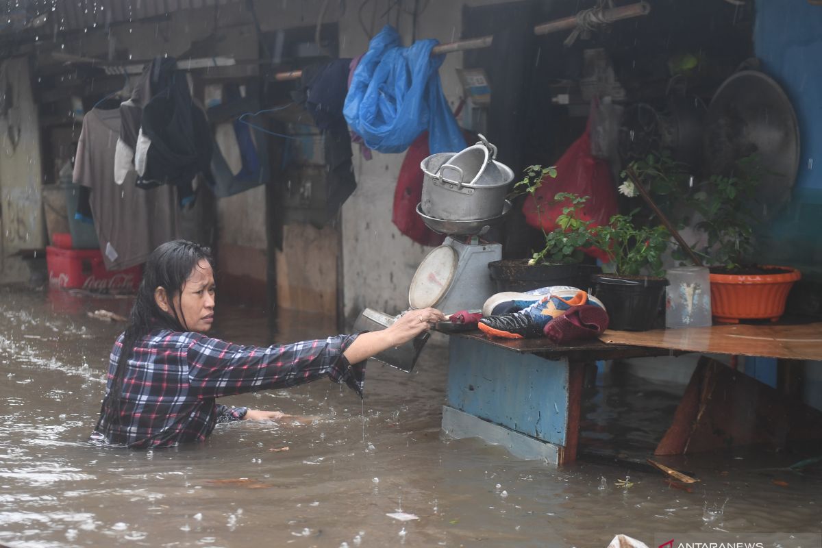 Kemarin, kontraksi ekonomi Jakarta hingga siaga hadapi banjir