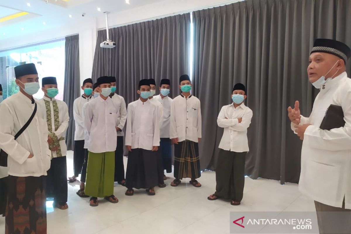 Maestro Pontianak santuni anak Ponpes sekaligus ubah stigma negatif hotel