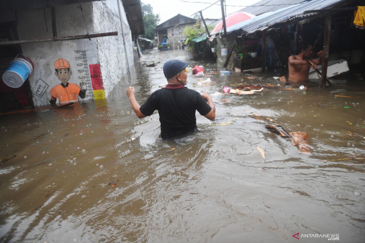 Banjir genangi rumah penduduk di sejumlah kawasan Jakarta Timur