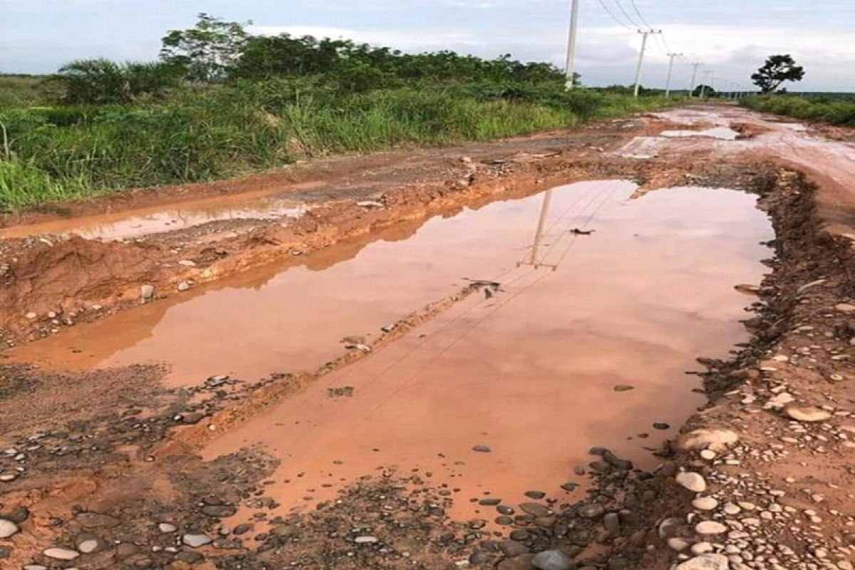 Sulit dilintasi kendaraan, jalan penghubung Mesuji Timur- Rawa Jitu Utara rusak parah